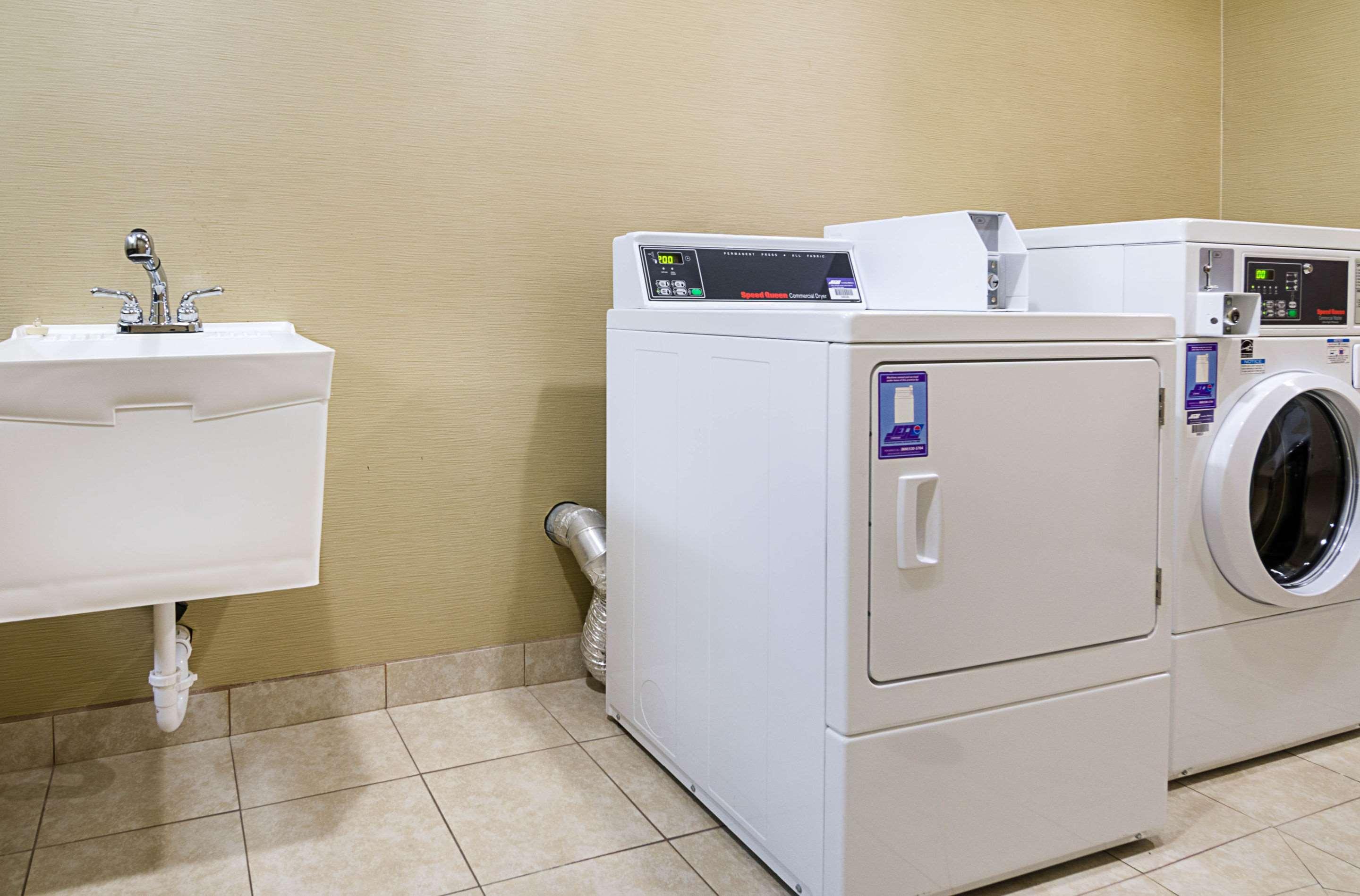 Comfort Inn & Suites Hutchinson Ngoại thất bức ảnh