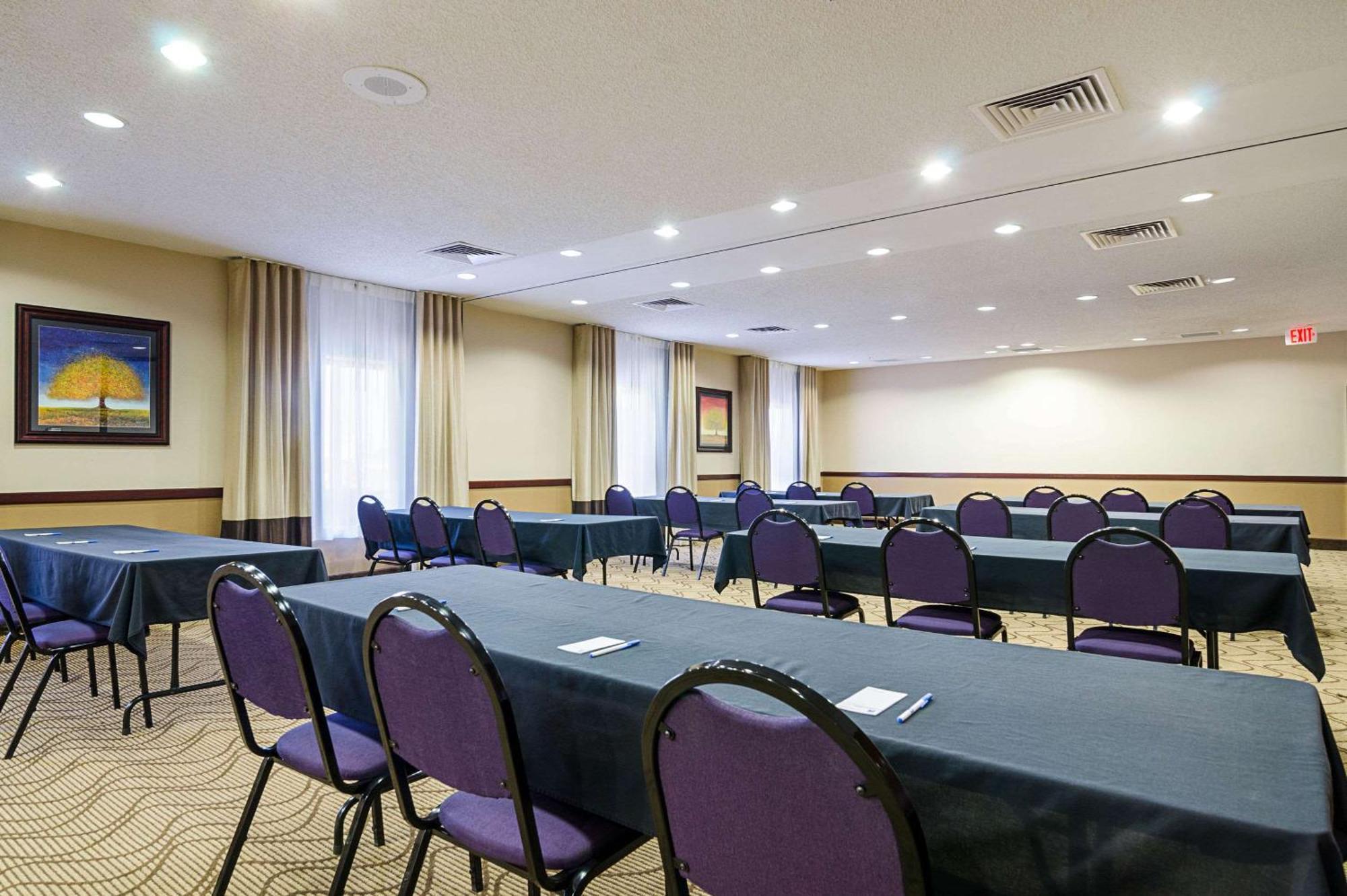 Comfort Inn & Suites Hutchinson Ngoại thất bức ảnh