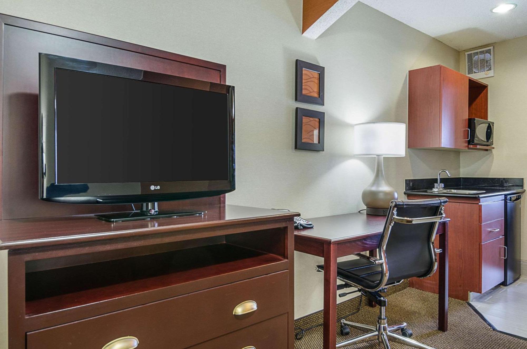 Comfort Inn & Suites Hutchinson Ngoại thất bức ảnh