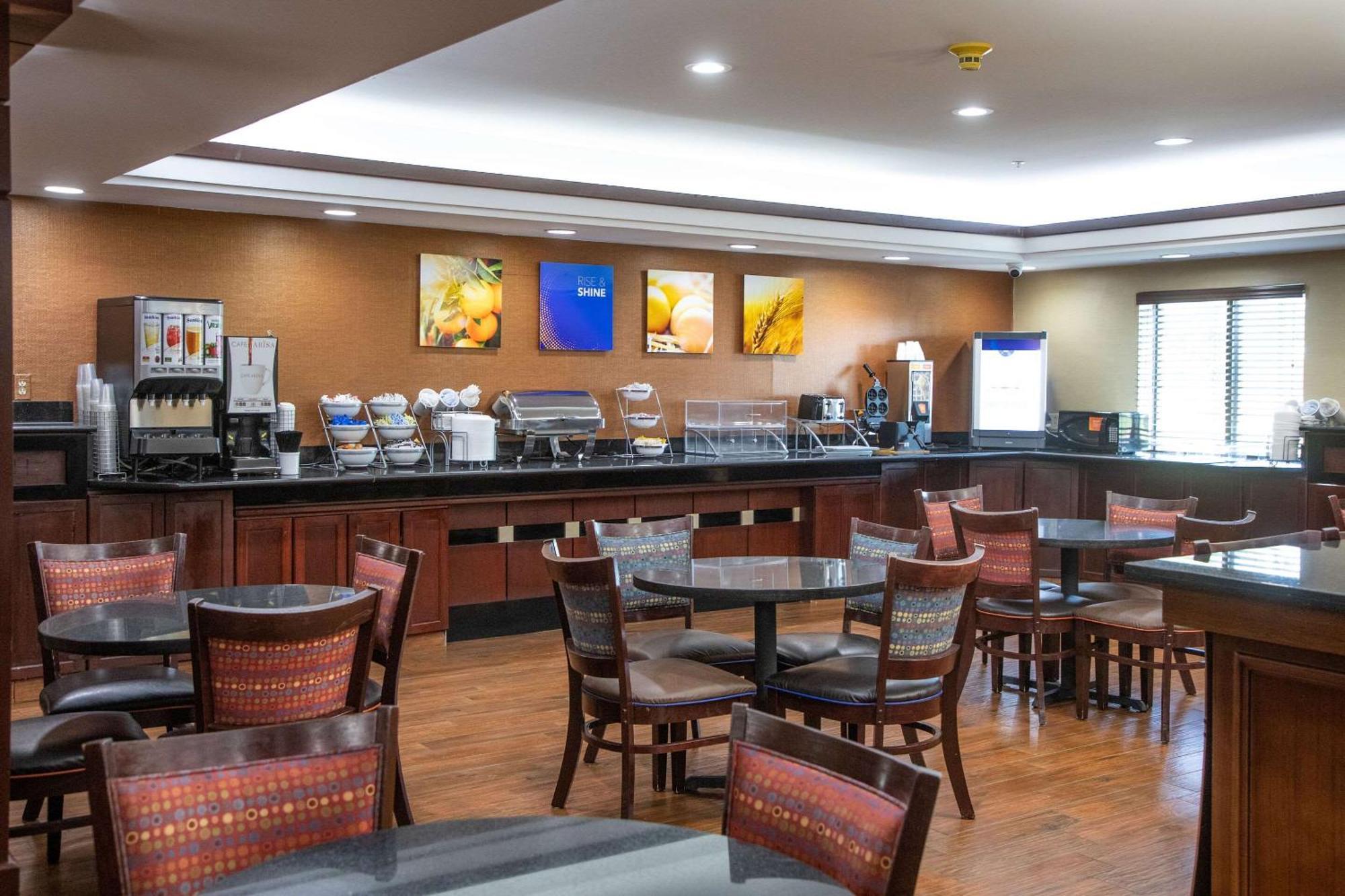 Comfort Inn & Suites Hutchinson Ngoại thất bức ảnh