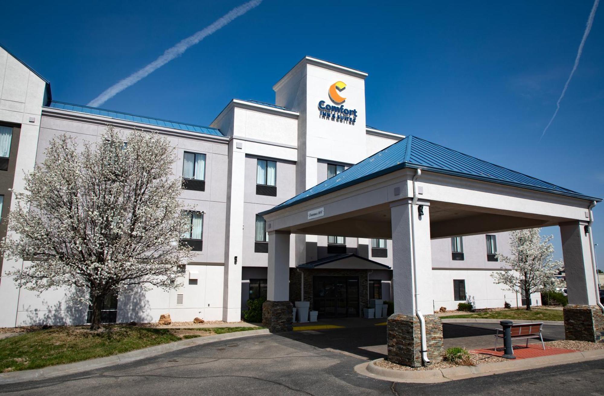 Comfort Inn & Suites Hutchinson Ngoại thất bức ảnh