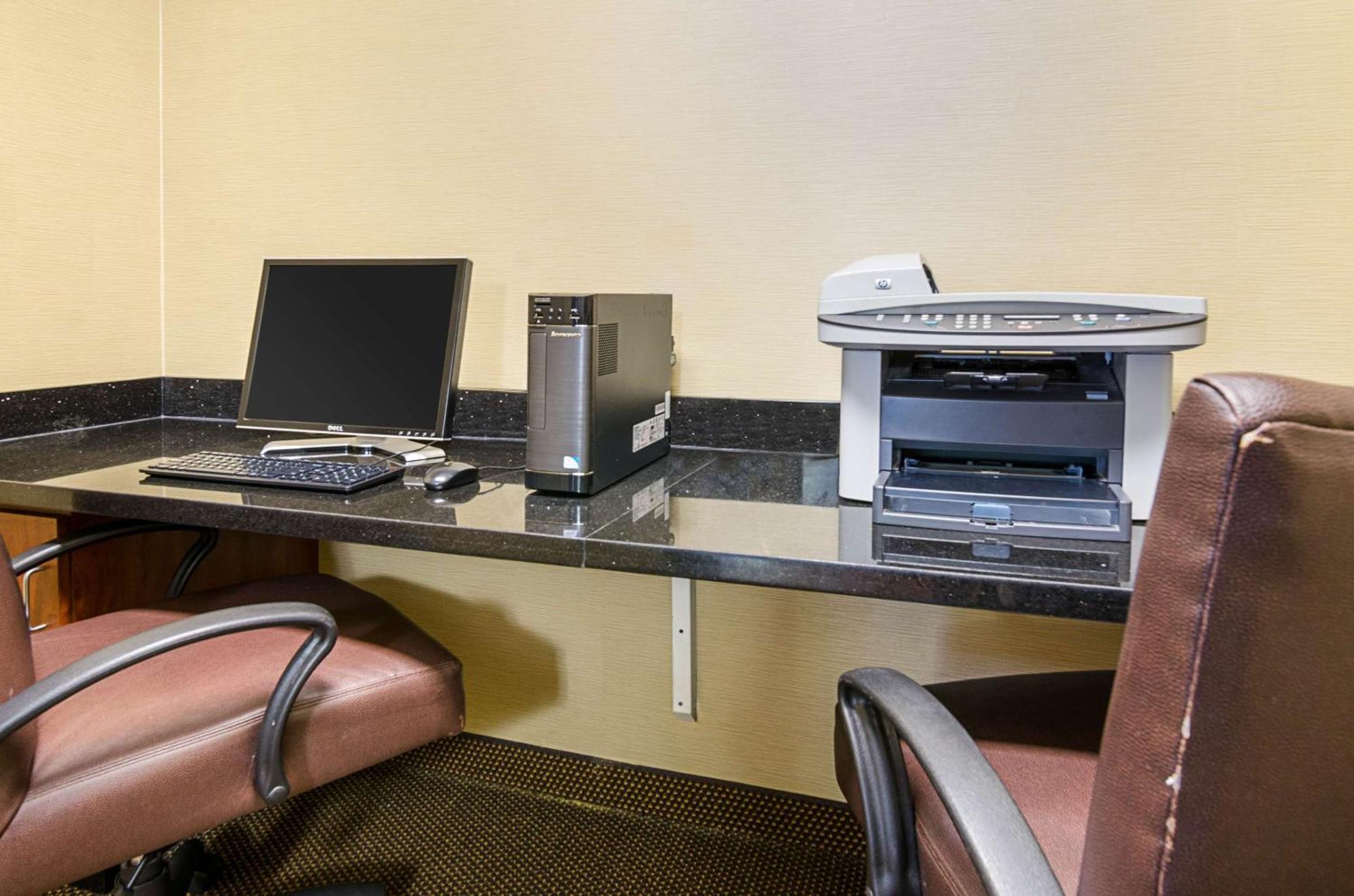 Comfort Inn & Suites Hutchinson Ngoại thất bức ảnh