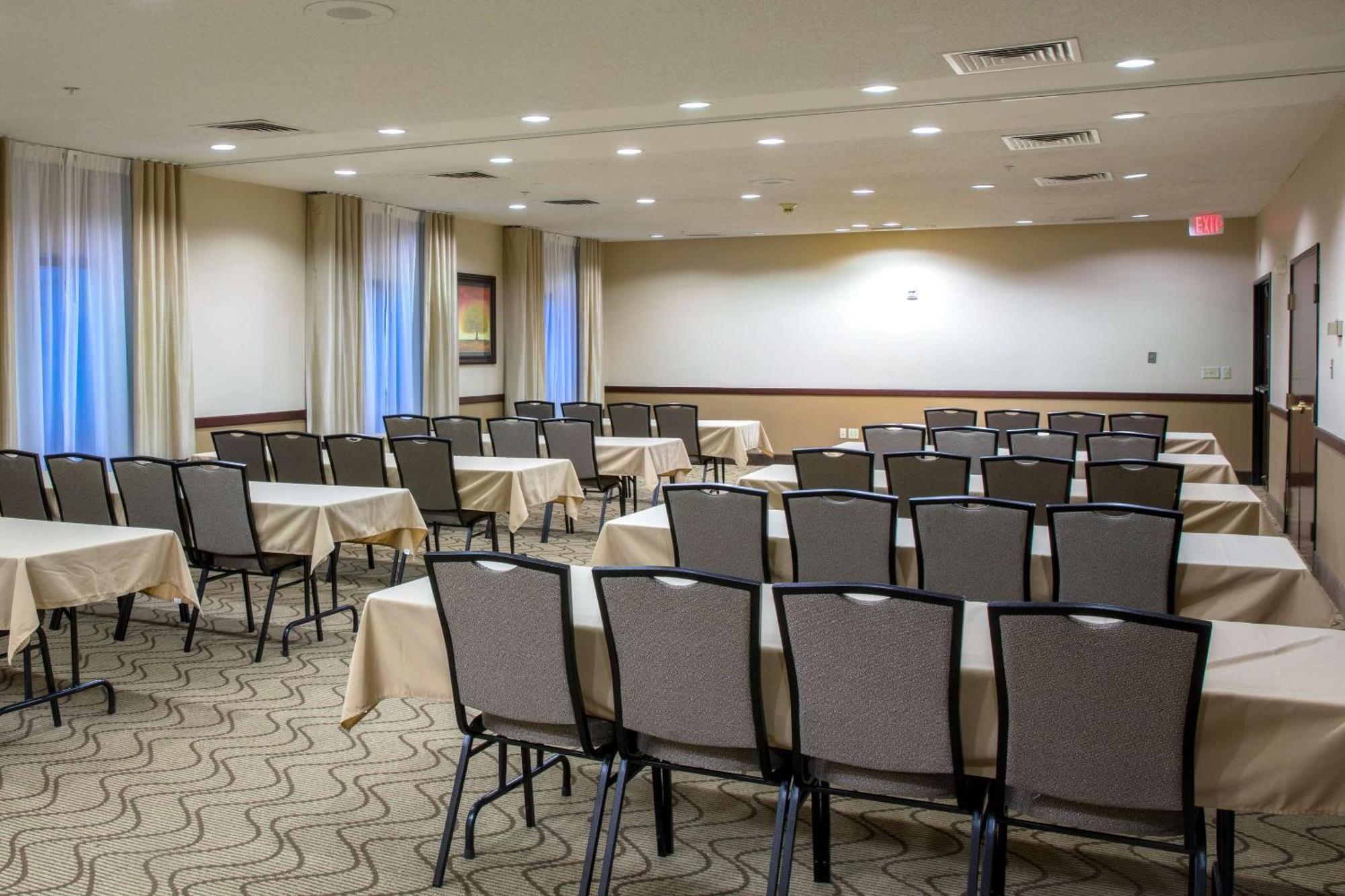 Comfort Inn & Suites Hutchinson Ngoại thất bức ảnh